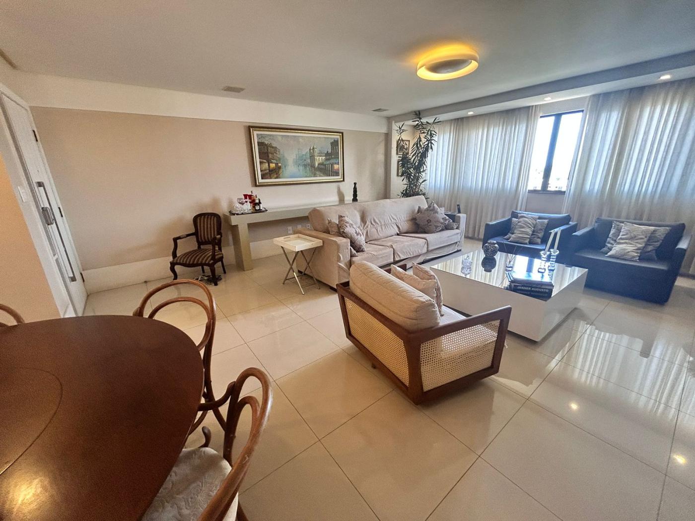 Apartamento - Caminho das árvores