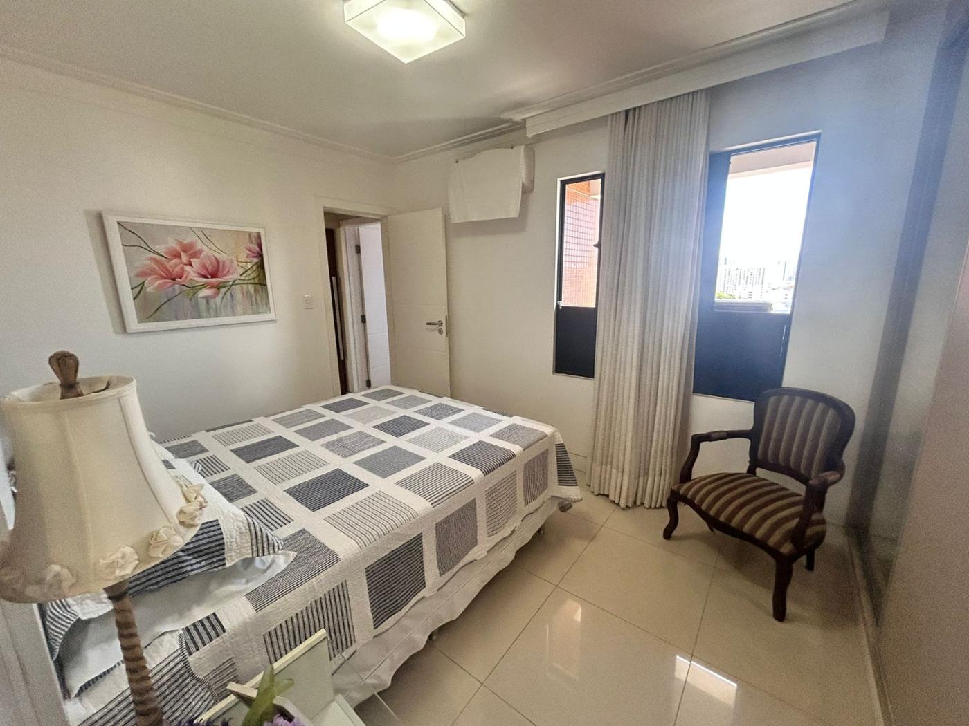 Apartamento - Caminho das árvores