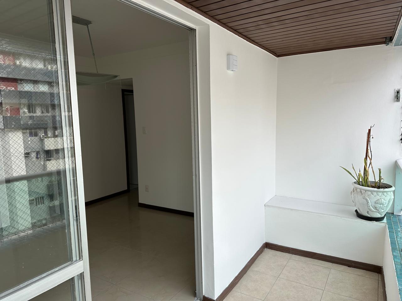 Apartamento - Caminho das árvores