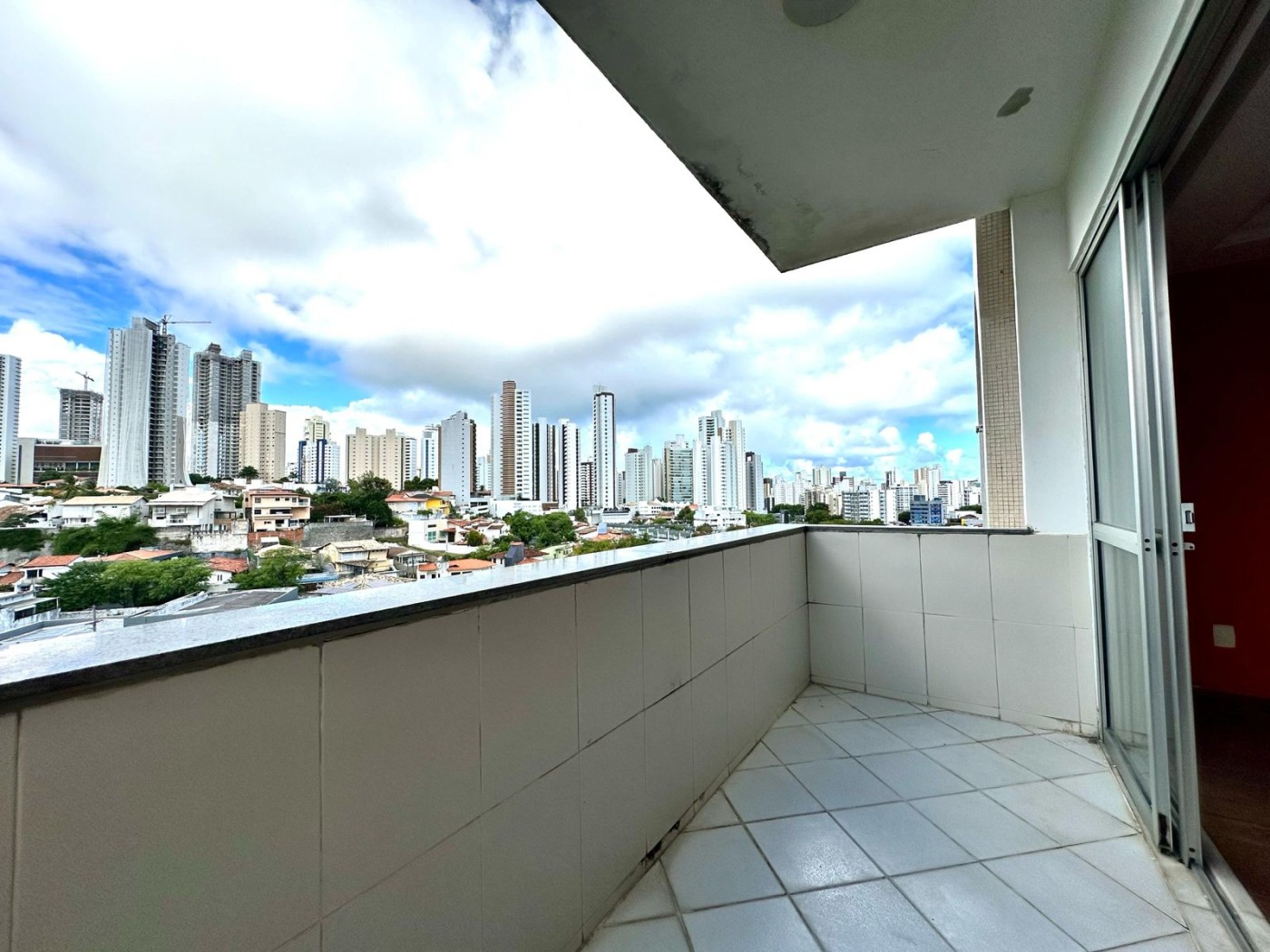 Apartamento - Caminho das árvores