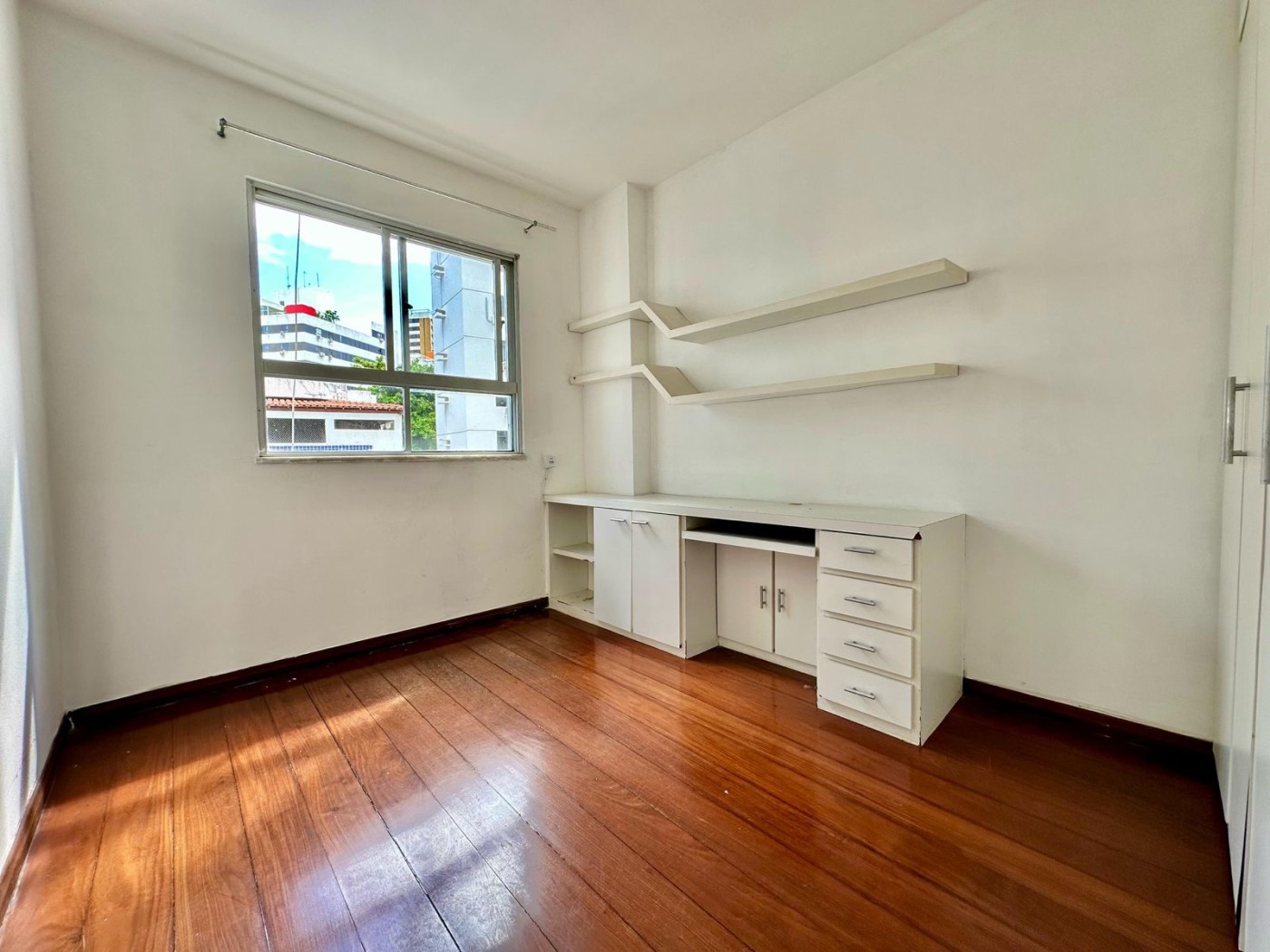 Apartamento - Caminho das árvores