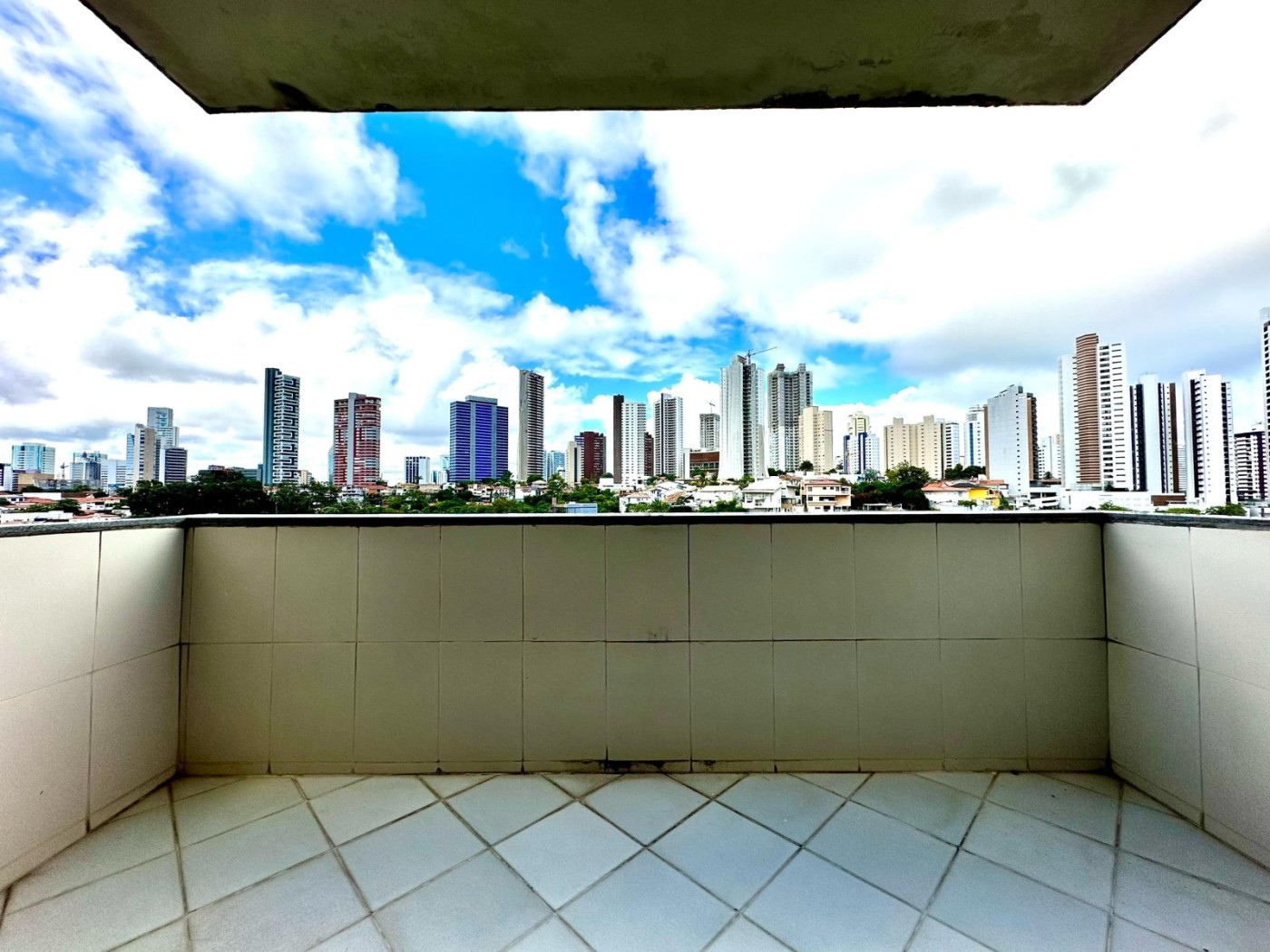 Apartamento - Caminho das árvores