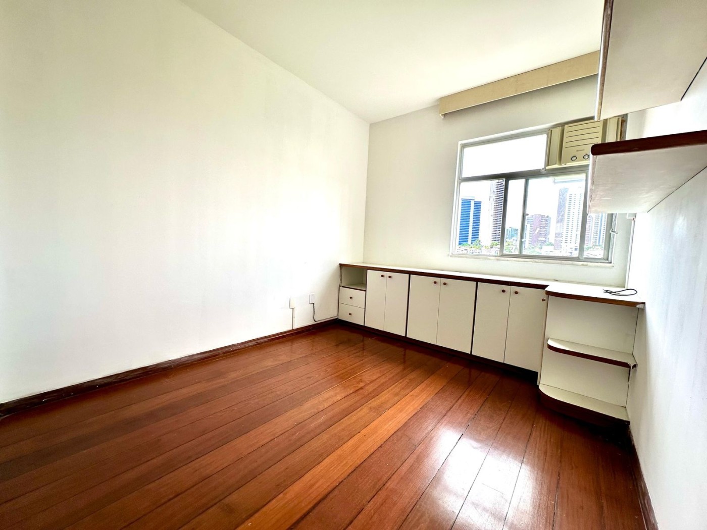 Apartamento - Caminho das árvores