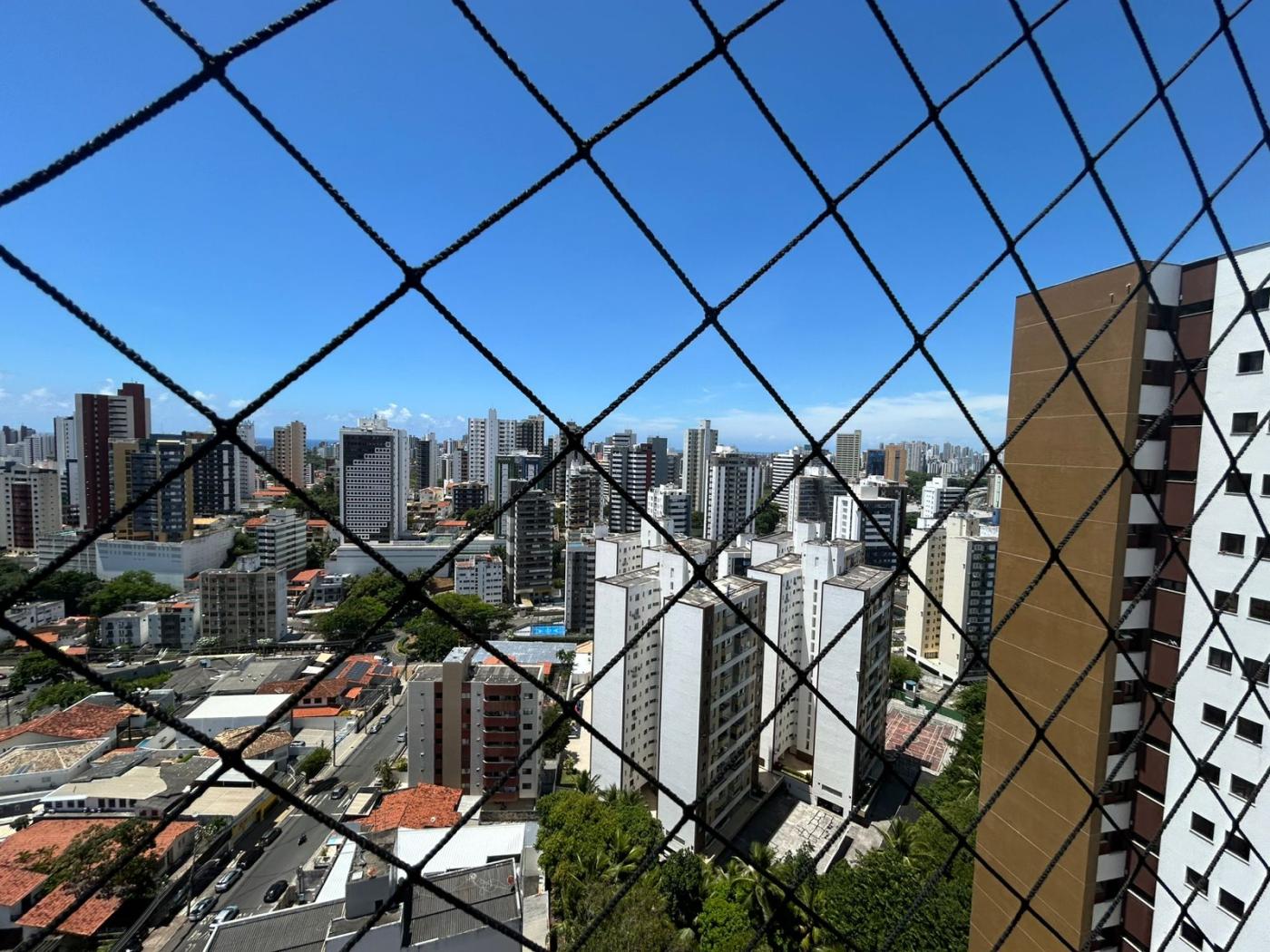 Apartamento - Caminho das árvores