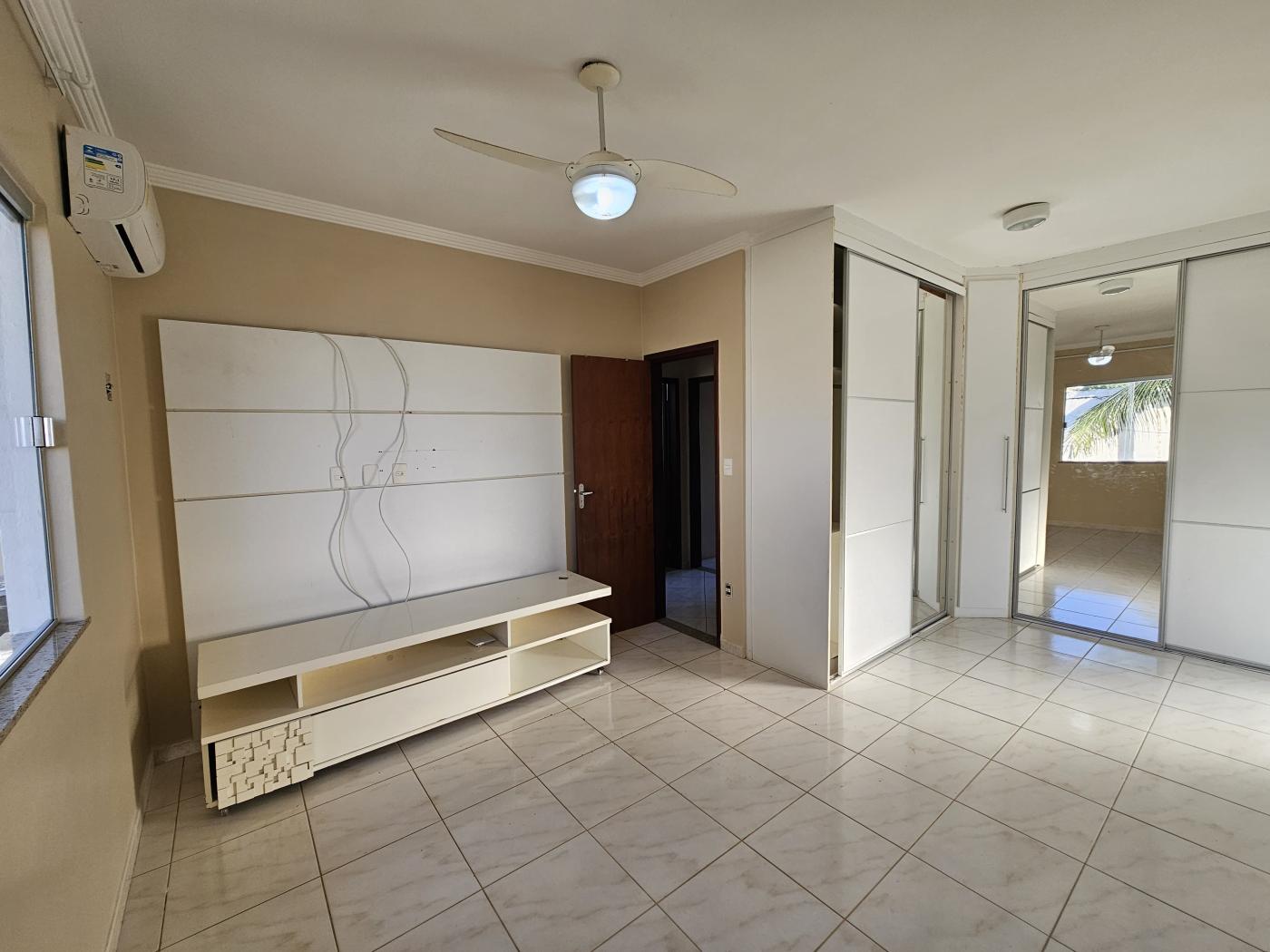 Apartamento - Buraquinho