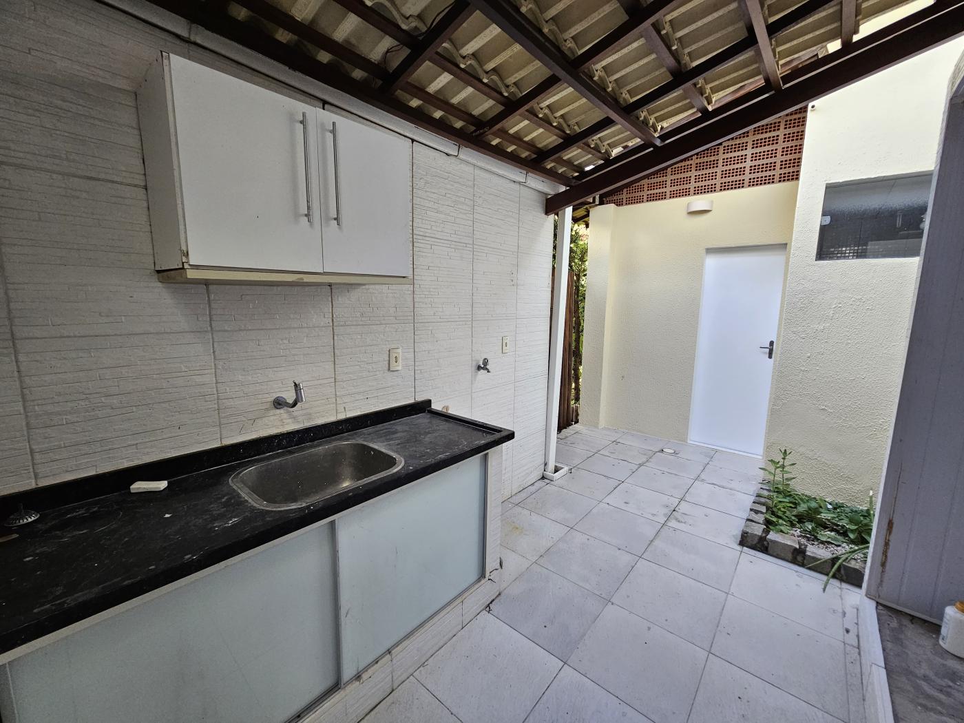 Apartamento - Buraquinho