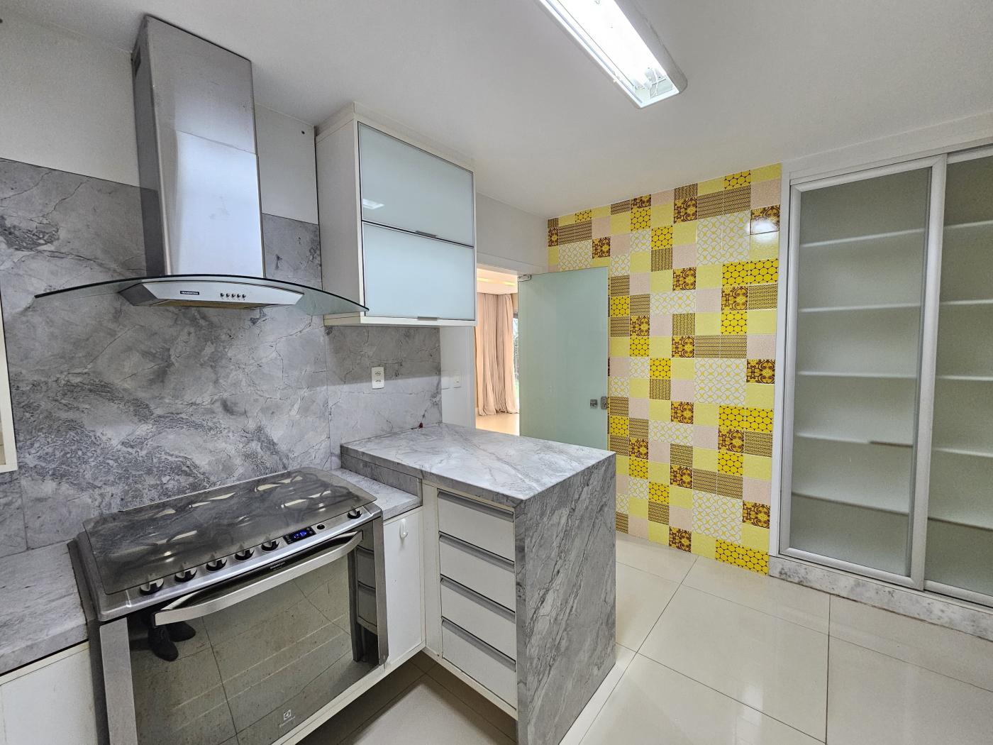 Apartamento - Buraquinho