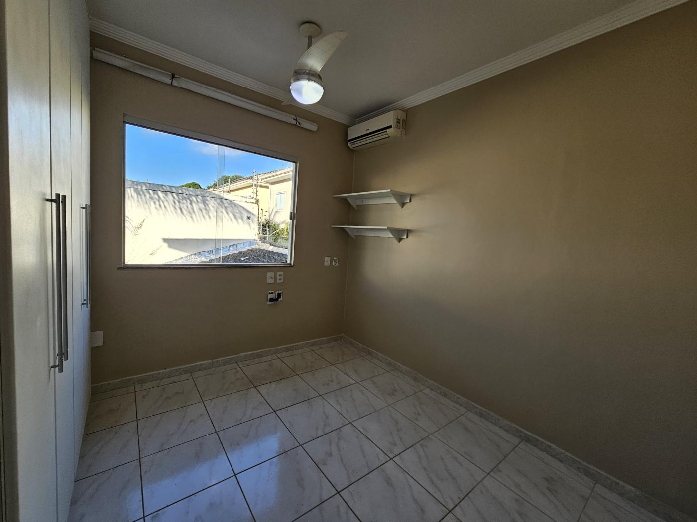 Apartamento - Buraquinho