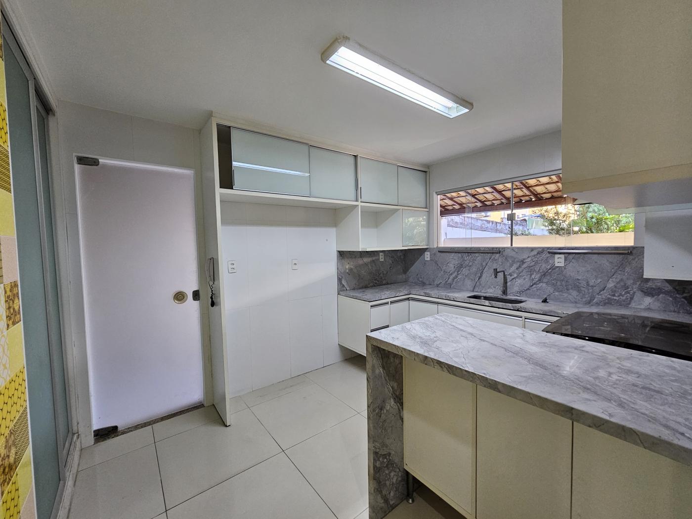 Apartamento - Buraquinho