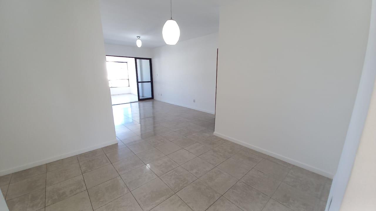 Apartamento - Caminho das árvores