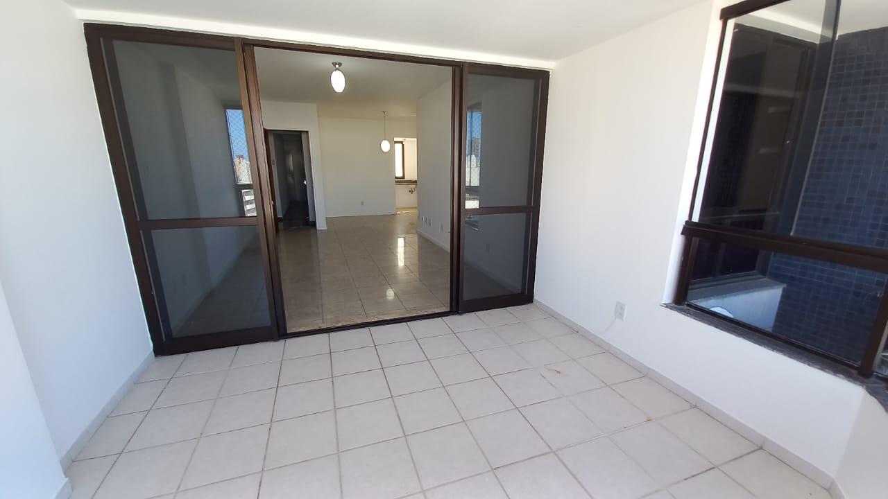 Apartamento - Caminho das árvores
