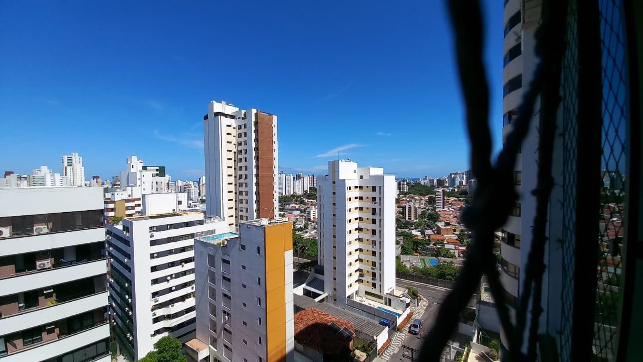Apartamento - Caminho das árvores