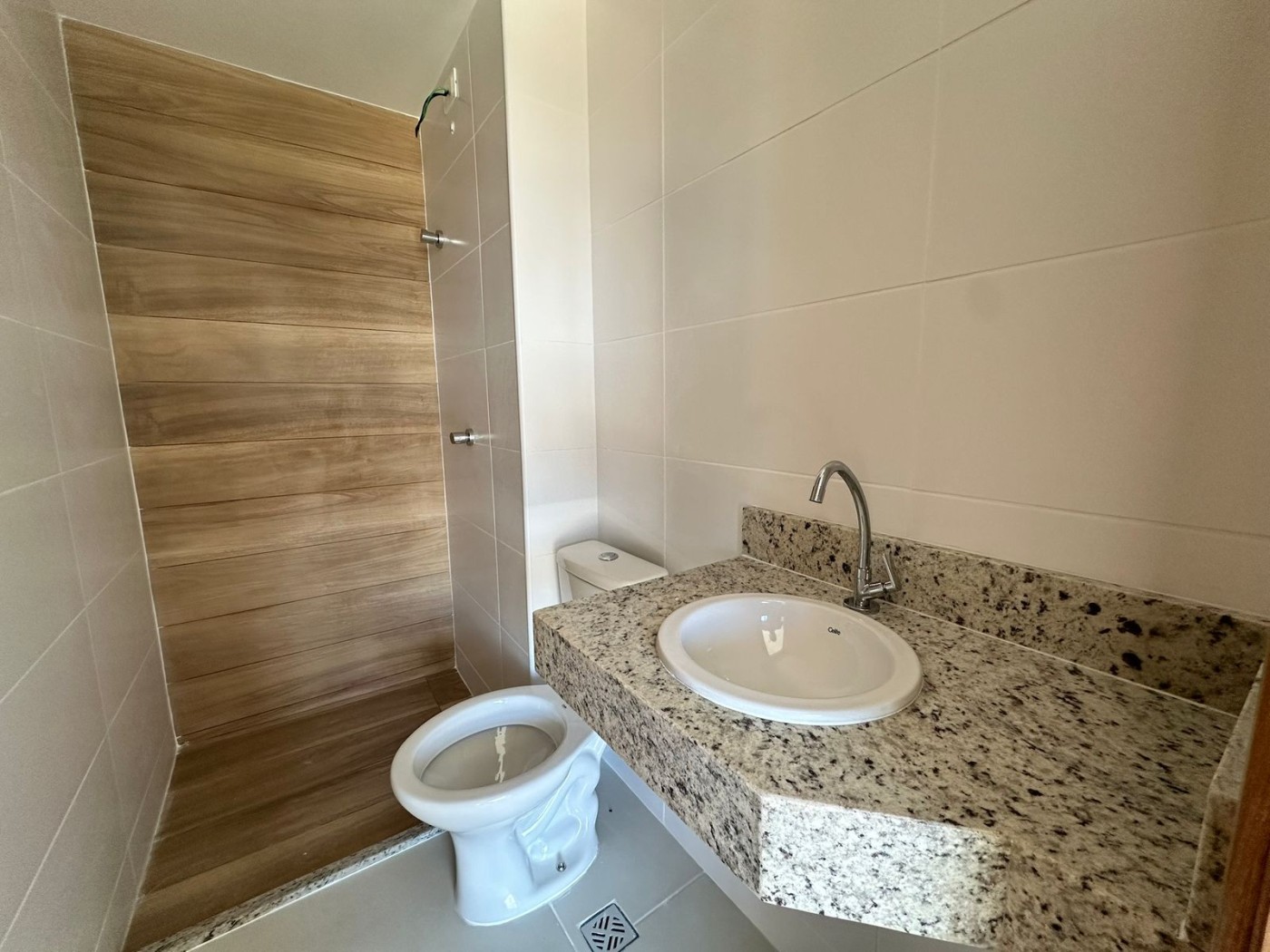 Apartamento - Caminho das árvores