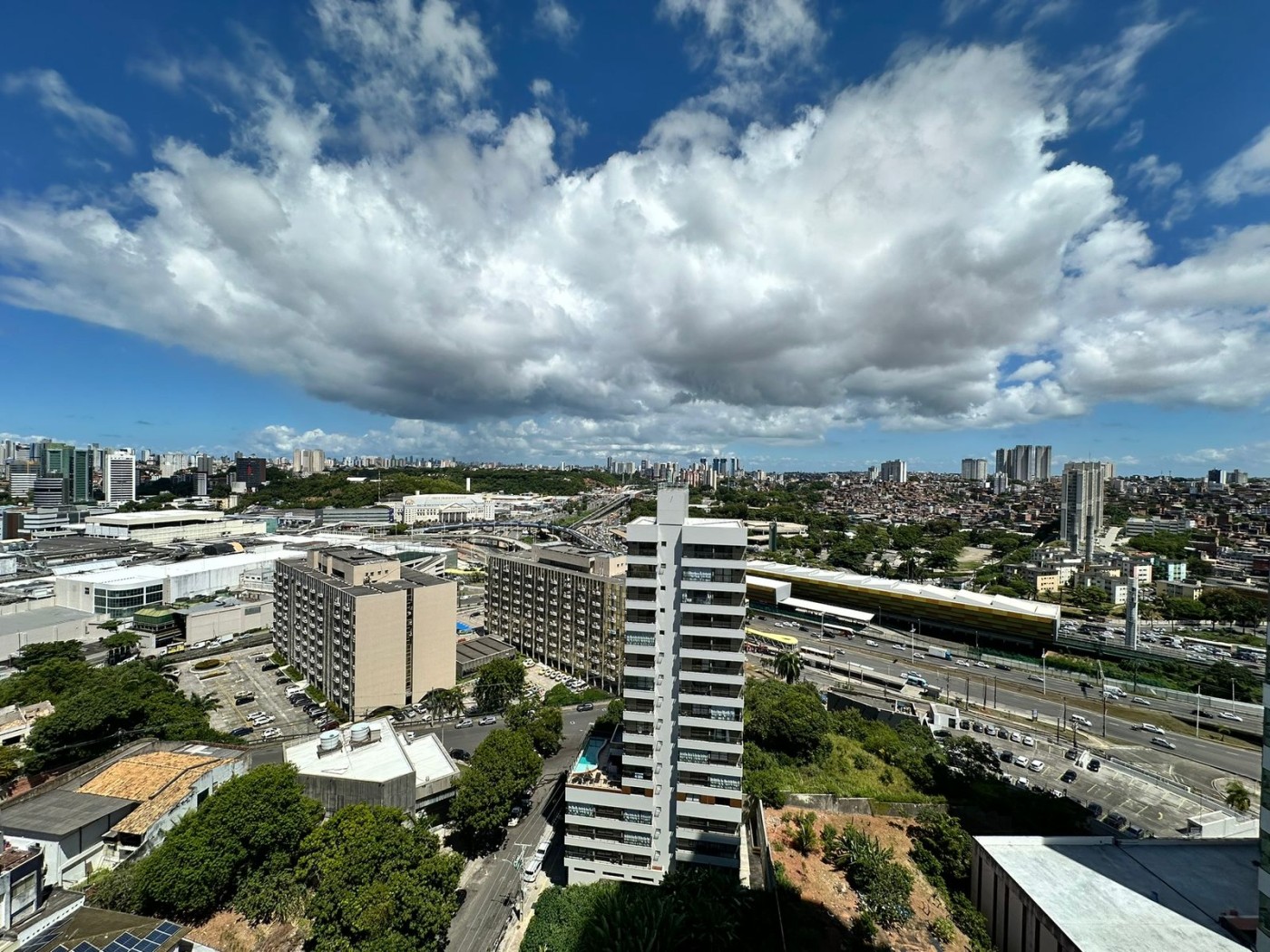 Apartamento - Caminho das árvores