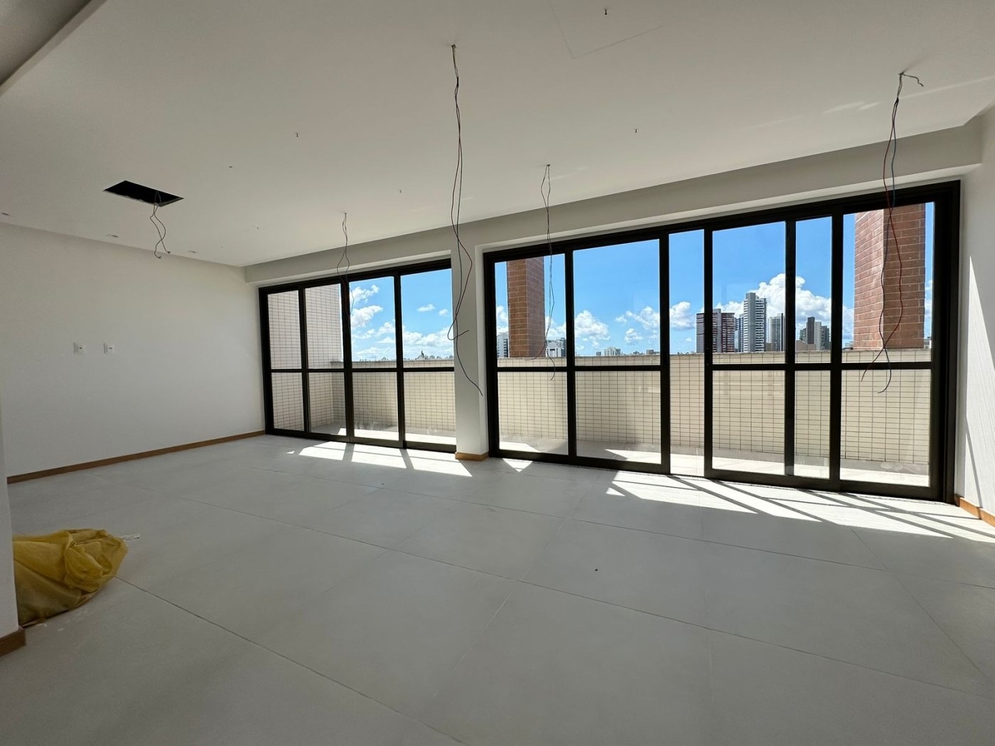Apartamento - Caminho das árvores