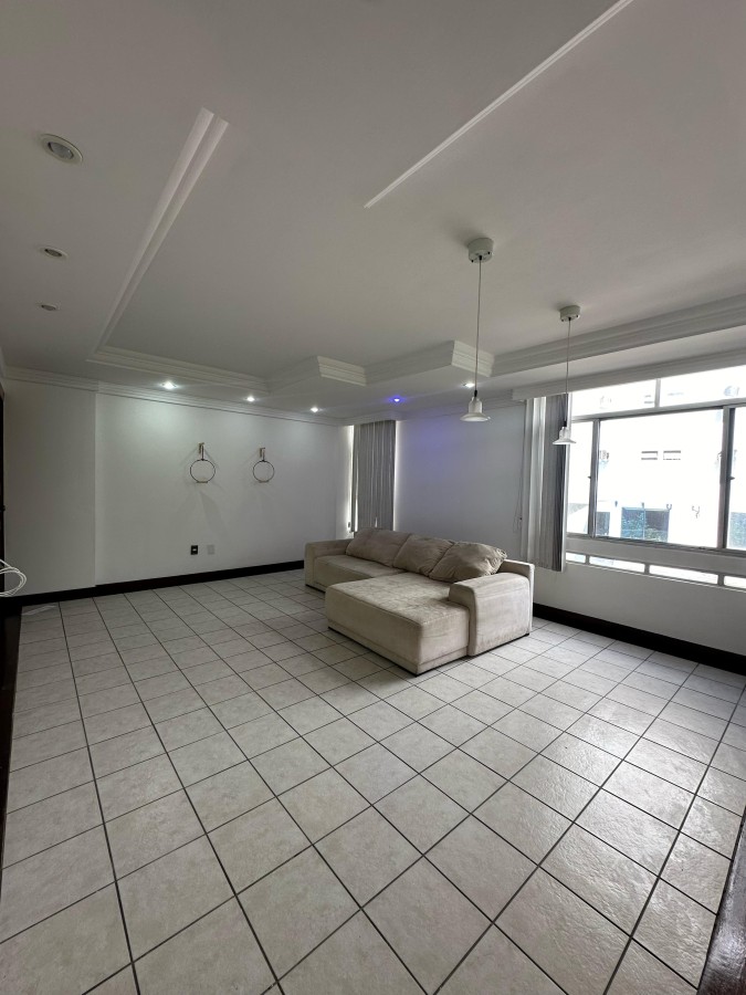 Apartamento - Caminho das árvores