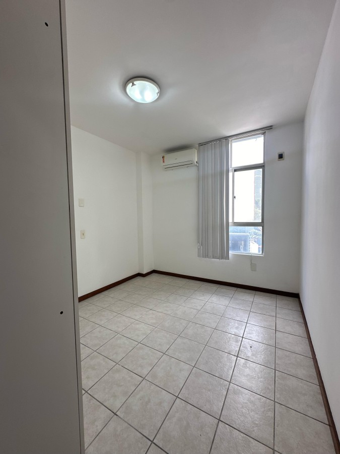 Apartamento - Caminho das árvores