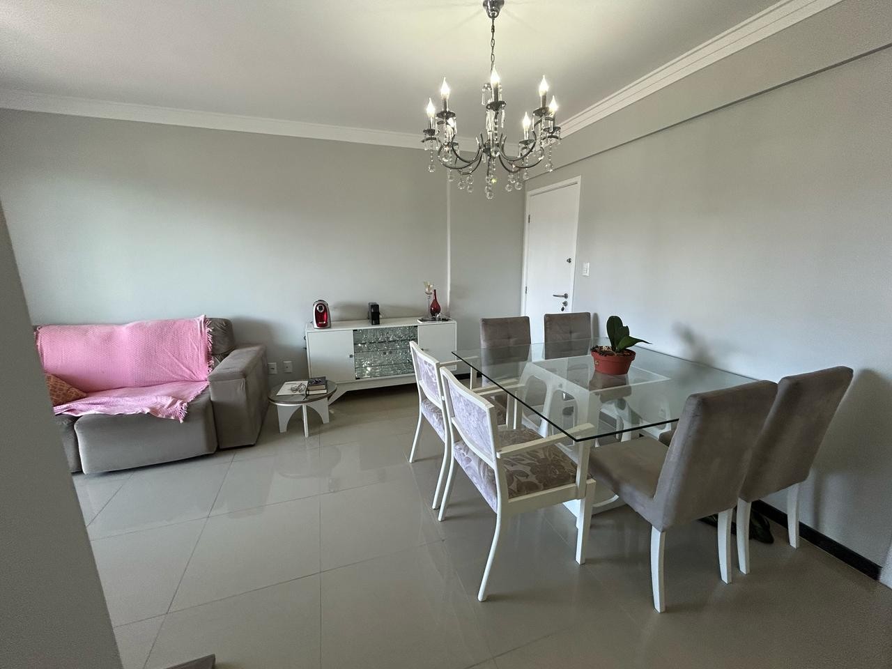 Apartamento - Caminho das árvores
