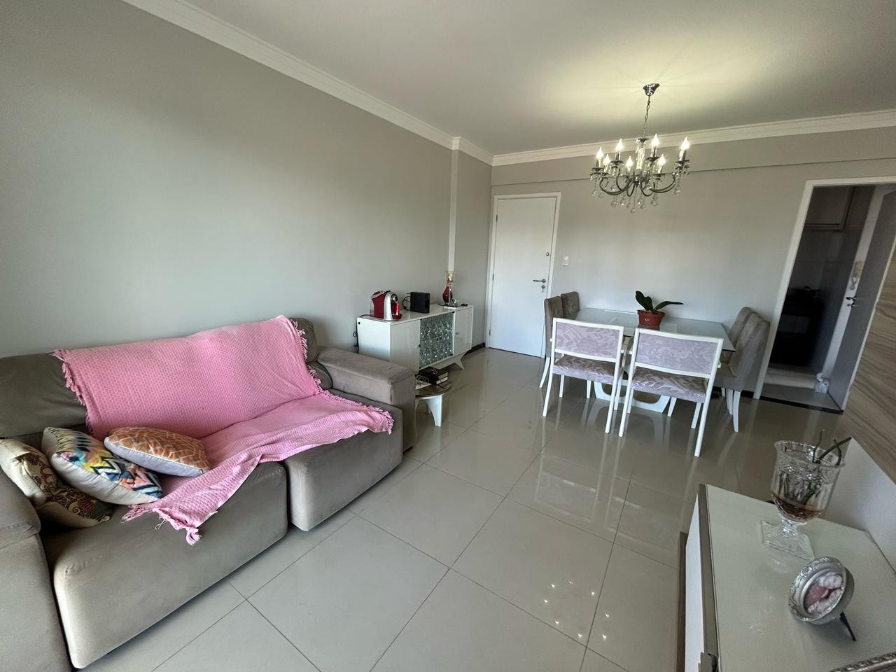 Apartamento - Caminho das árvores