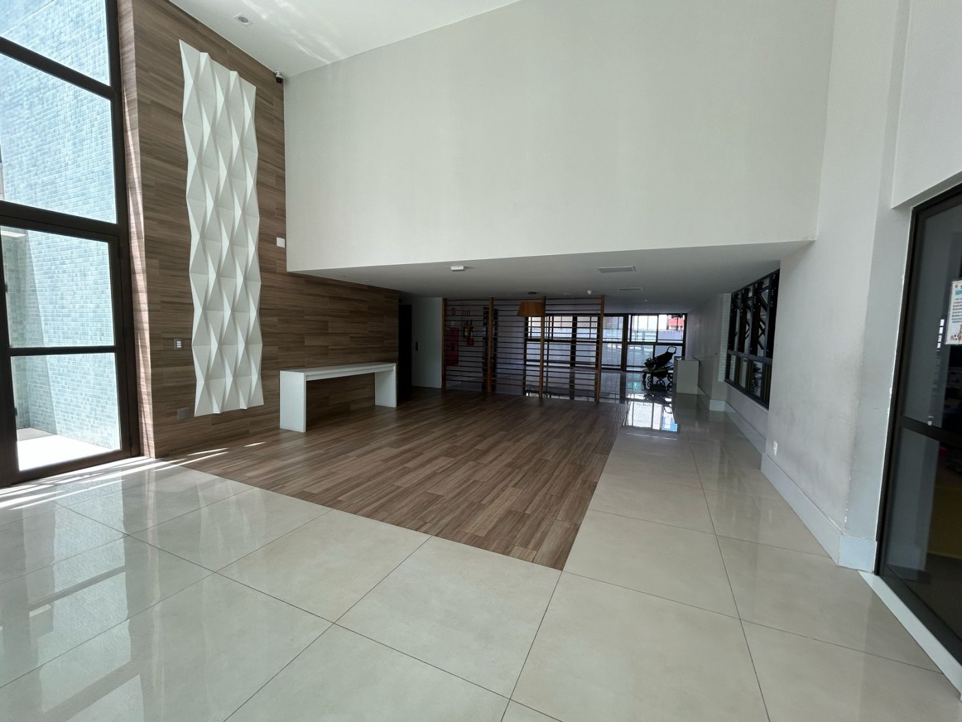 Apartamento - Caminho das árvores