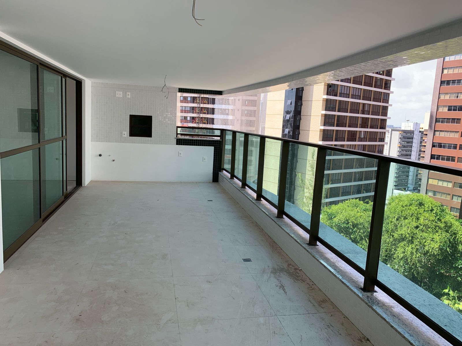 Apartamento - Caminho Das árvores